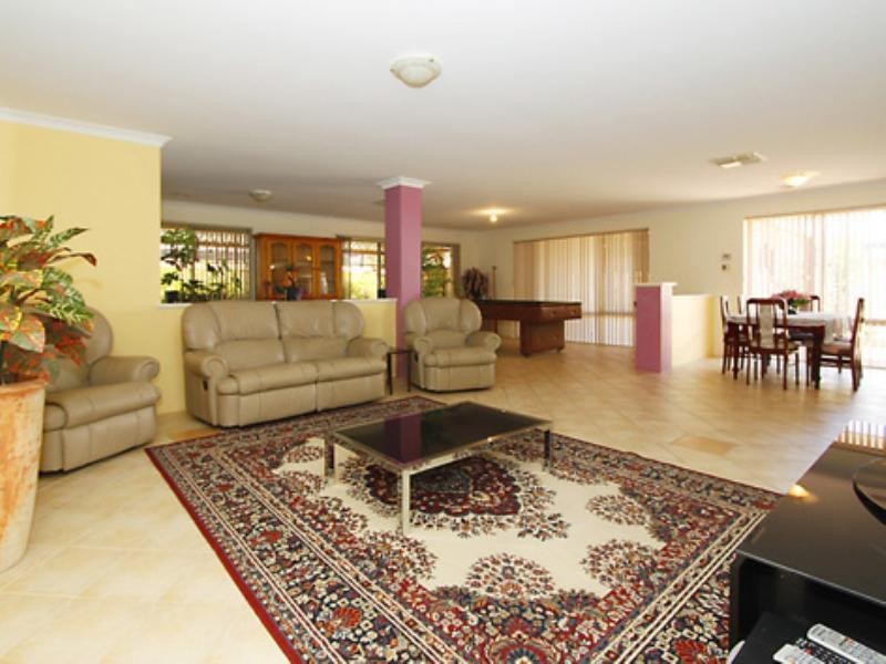 8 Osten Lane, Beechboro WA 6063