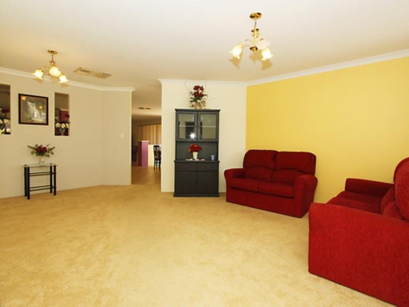 8 Osten Lane, Beechboro WA 6063