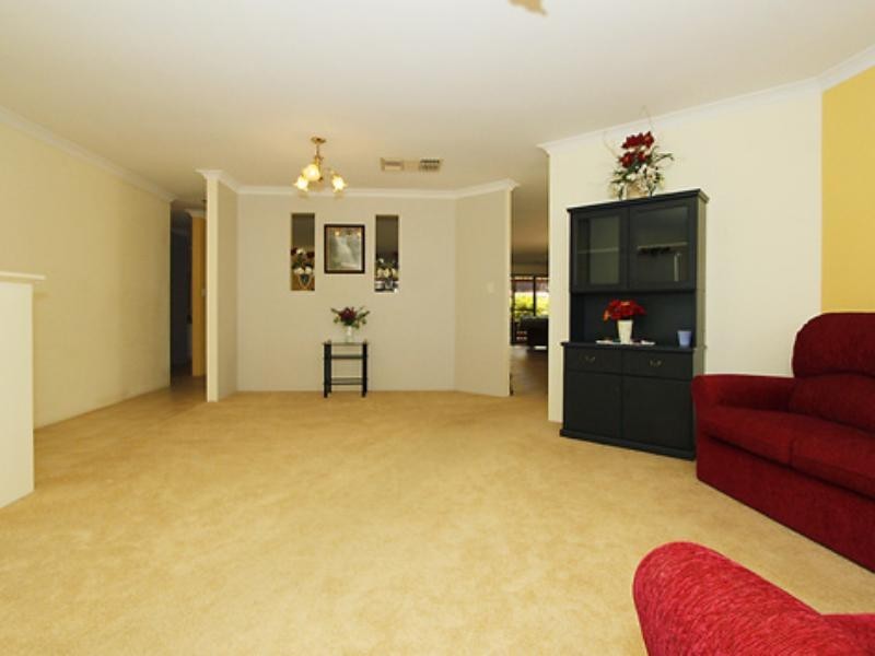 8 Osten Lane, Beechboro WA 6063