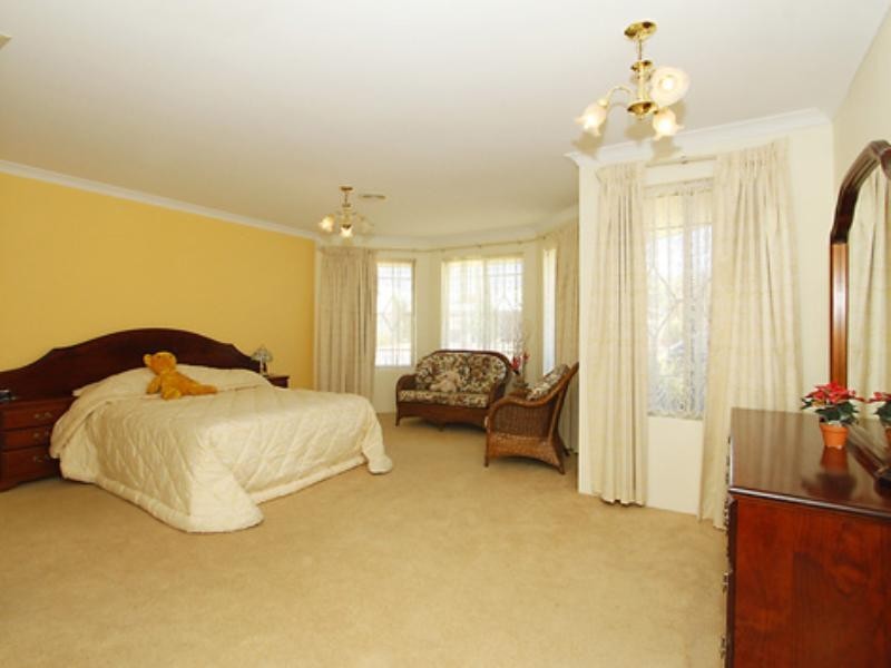 8 Osten Lane, Beechboro WA 6063