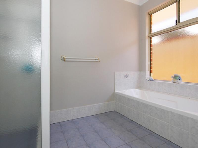 8 Osten Lane, Beechboro WA 6063