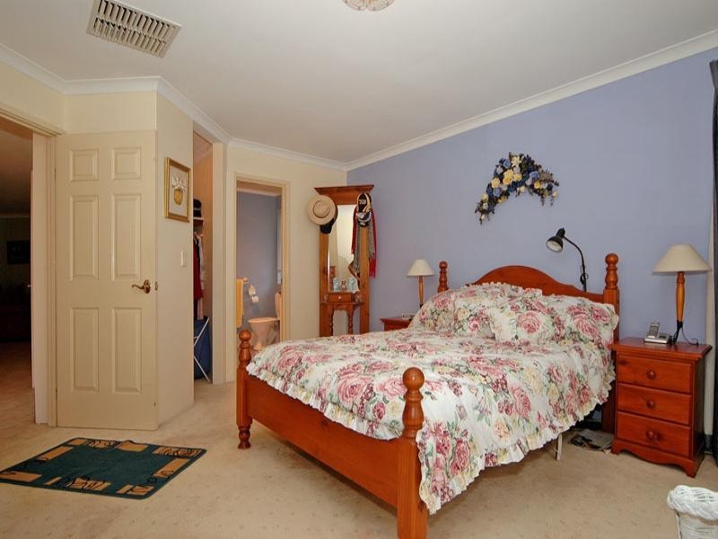 96 Bennett Street, Caversham WA 6055