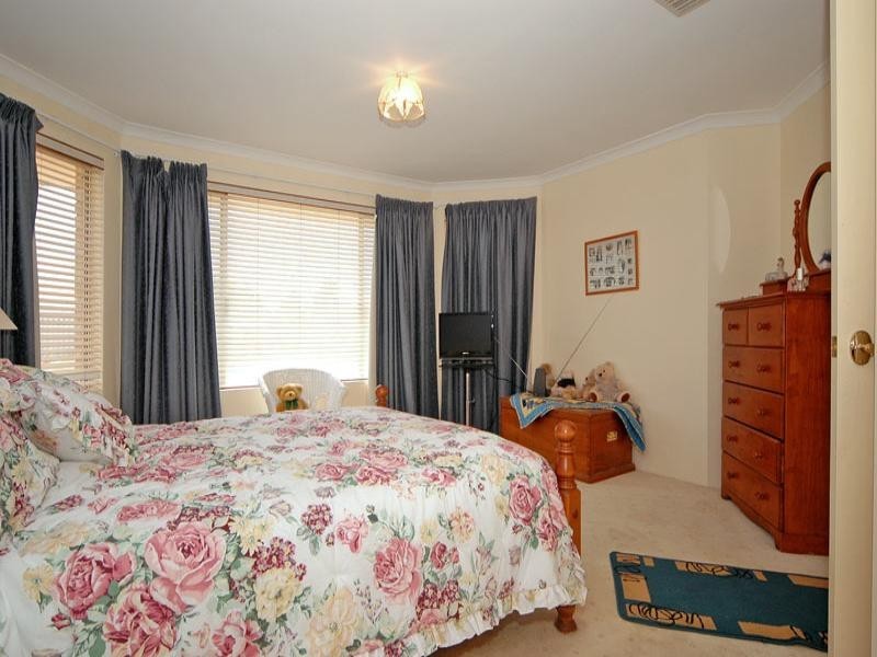 96 Bennett Street, Caversham WA 6055