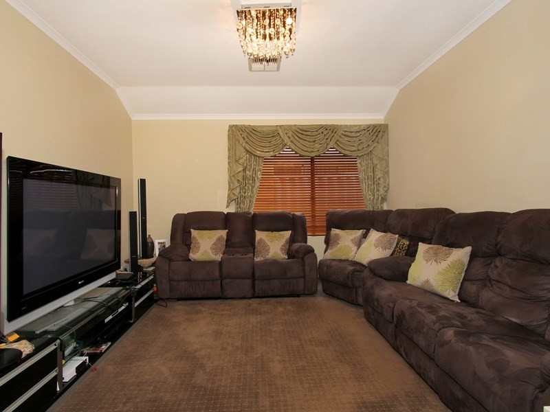 243 Bennett Springs Drive, Beechboro WA 6063