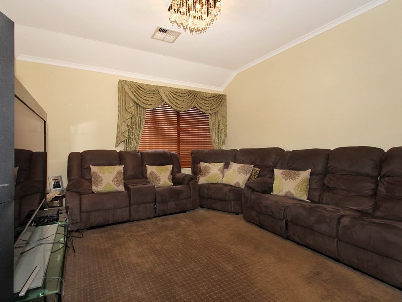 243 Bennett Springs Drive, Beechboro WA 6063