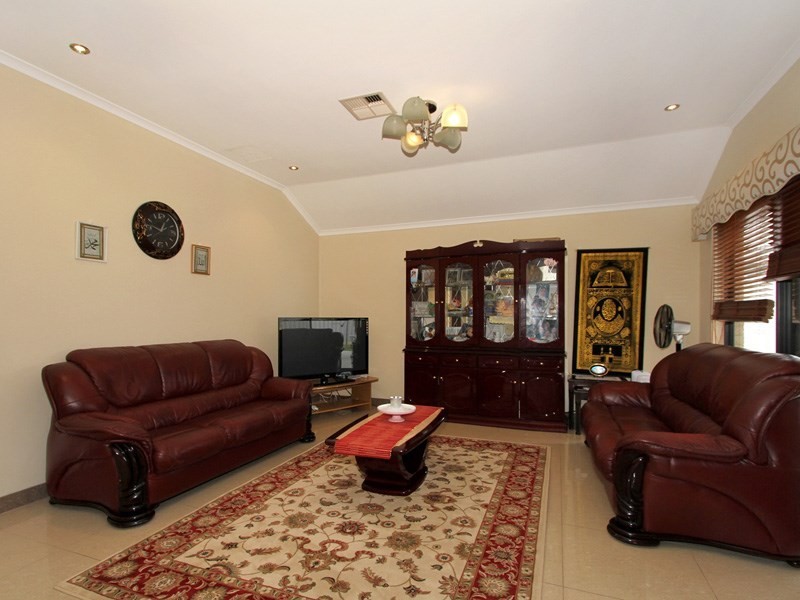 243 Bennett Springs Drive, Beechboro WA 6063