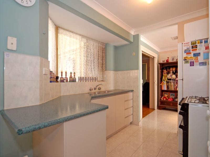 2 Satelite Retreat, Kiara WA 6054