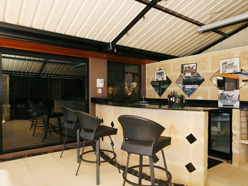 10 Simla Place, Caversham WA 6055