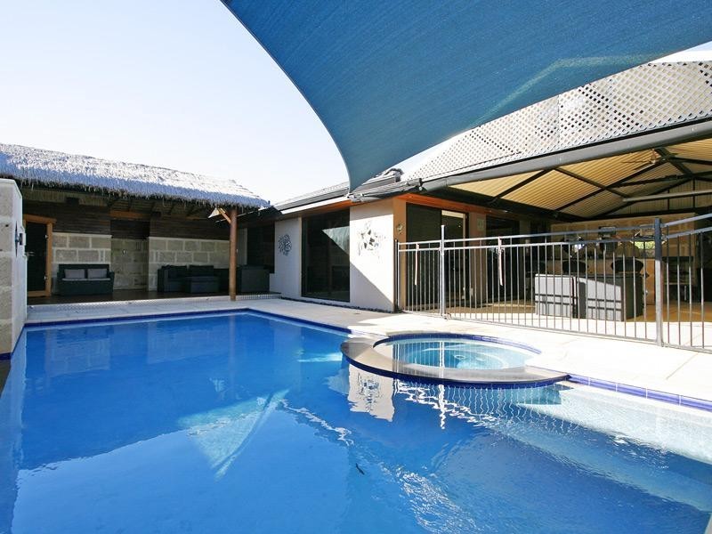 10 Simla Place, Caversham WA 6055