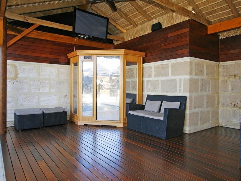 10 Simla Place, Caversham WA 6055