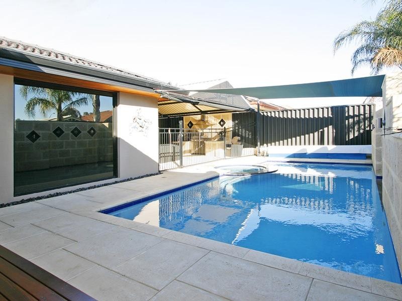 10 Simla Place, Caversham WA 6055