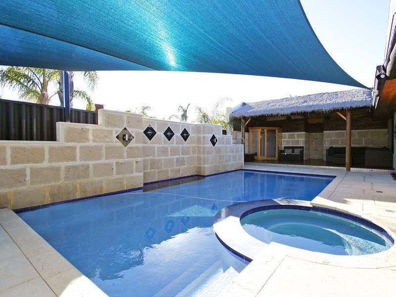 10 Simla Place, Caversham WA 6055