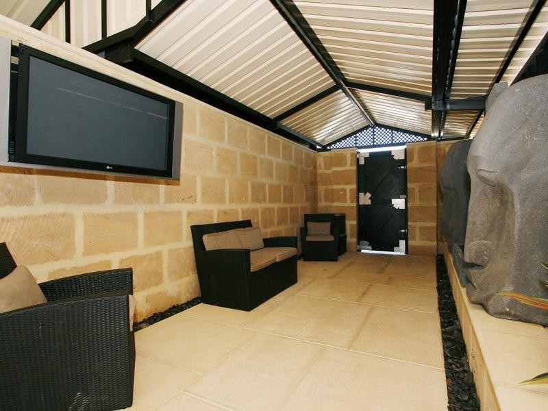 10 Simla Place, Caversham WA 6055