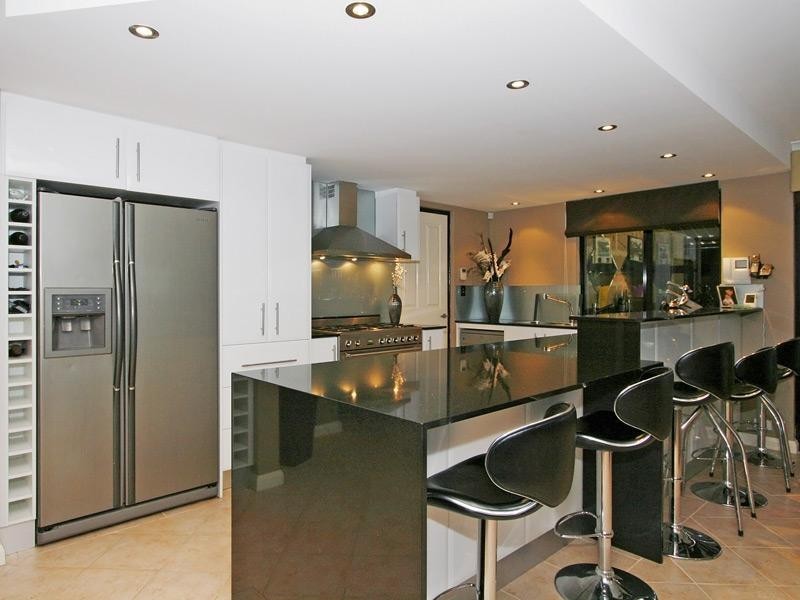 10 Simla Place, Caversham WA 6055