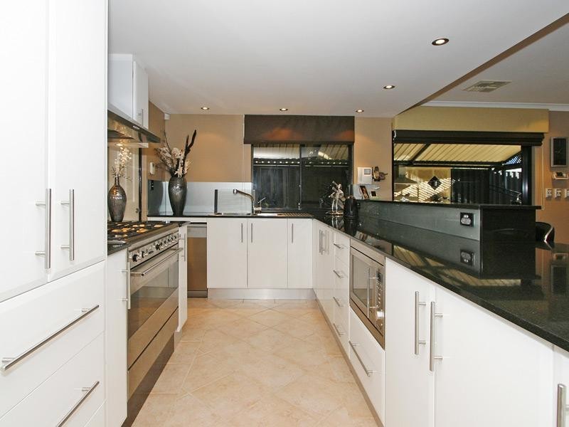 10 Simla Place, Caversham WA 6055