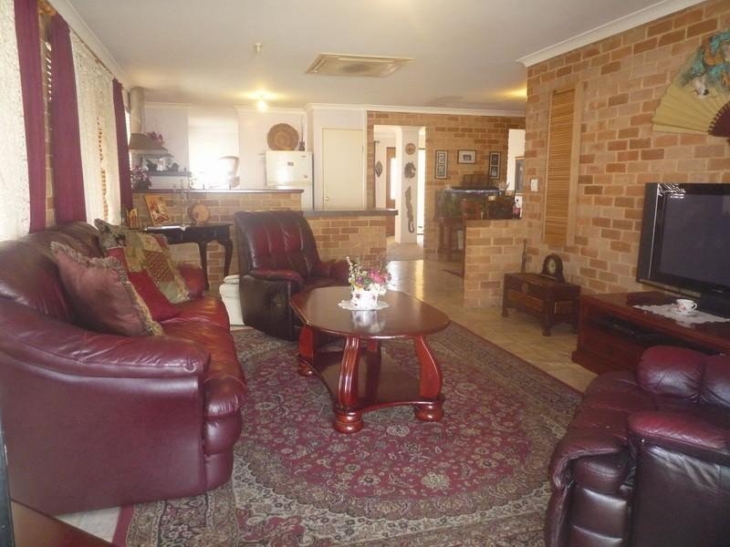 38 Brathwaite Road, Lockridge WA 6054