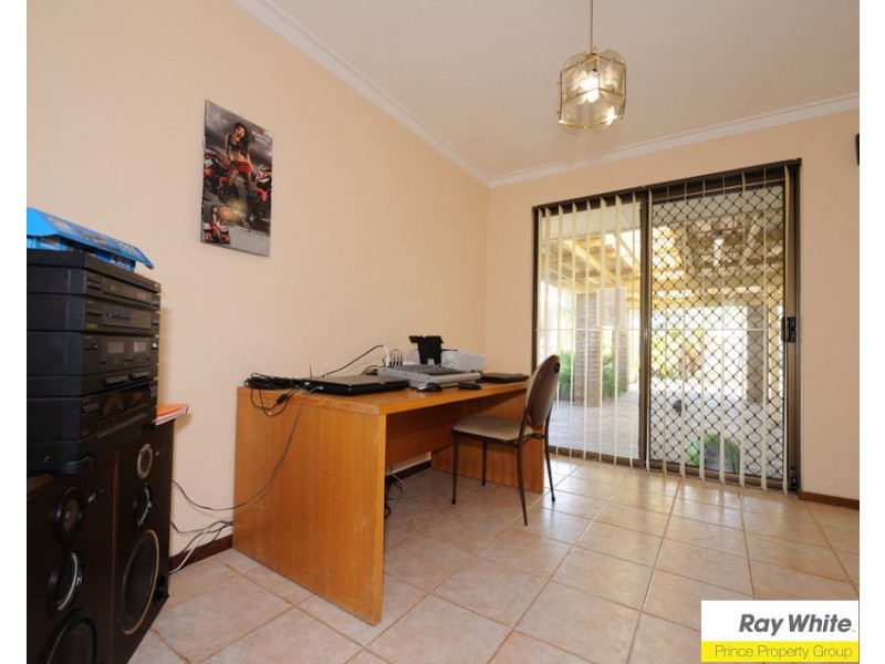 11 Dean Place, Lockridge WA 6054