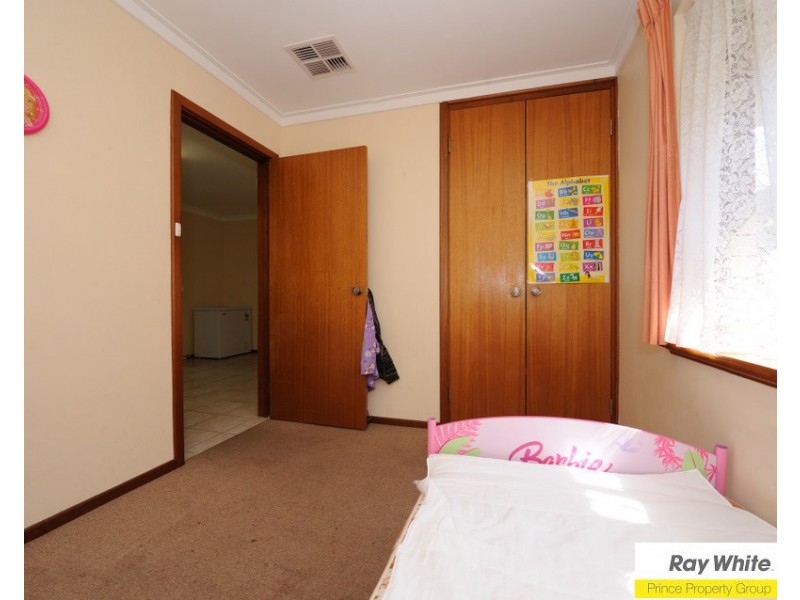 11 Dean Place, Lockridge WA 6054