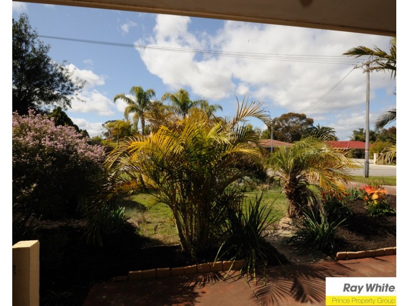 11 Dean Place, Lockridge WA 6054