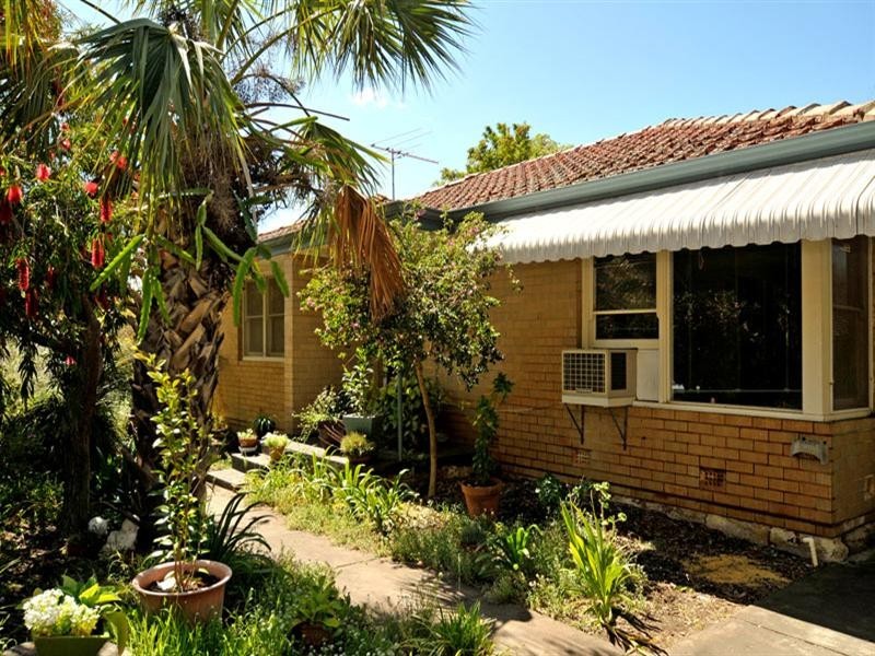 12 Sturtridge Road, Lockridge WA 6054