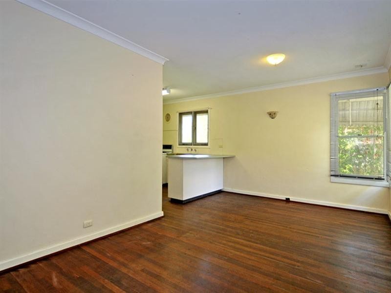 12 Sturtridge Road, Lockridge WA 6054