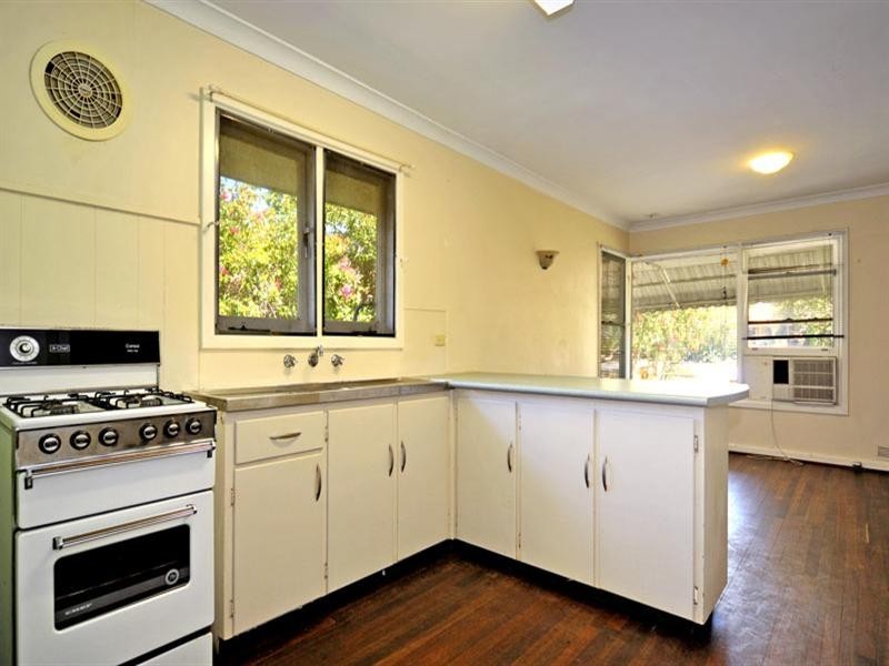 12 Sturtridge Road, Lockridge WA 6054