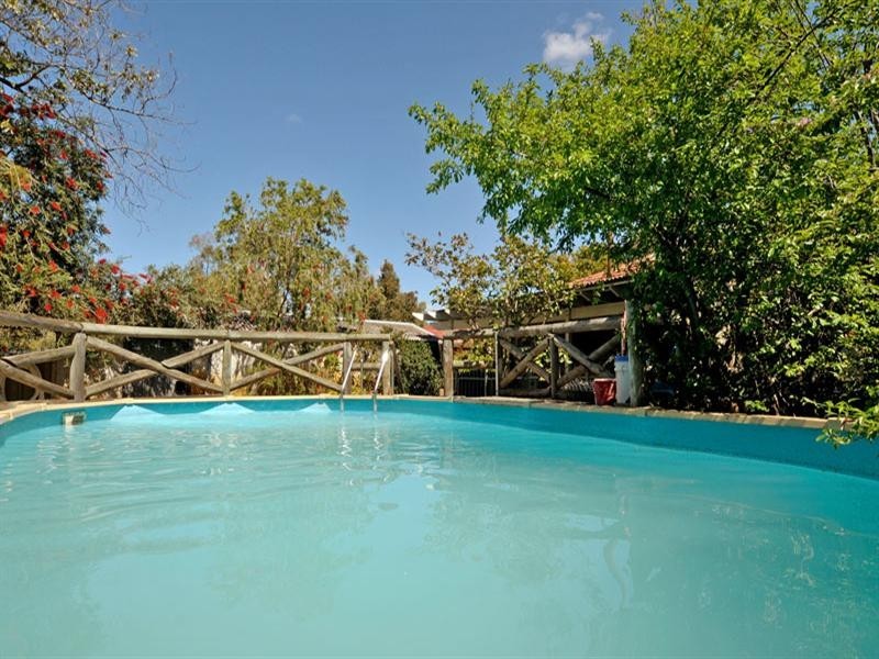 12 Sturtridge Road, Lockridge WA 6054