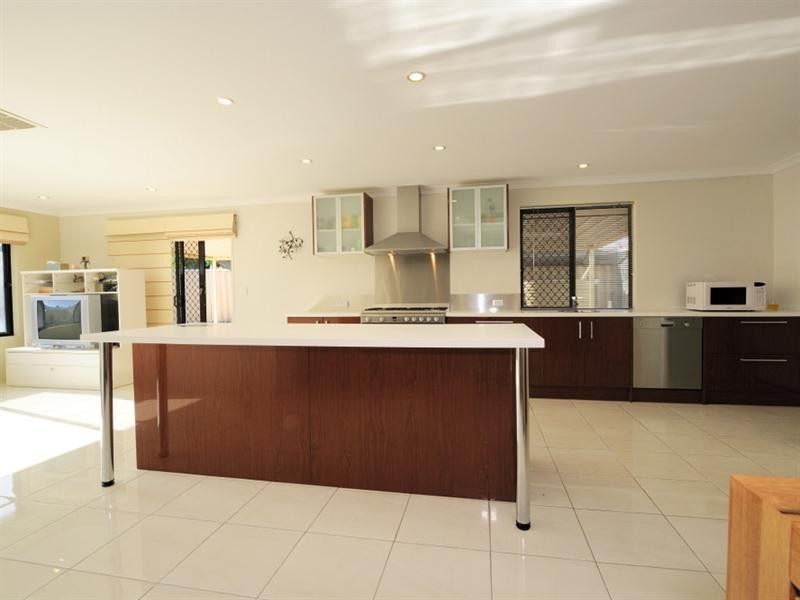 91 Bennett Street, Caversham WA 6055