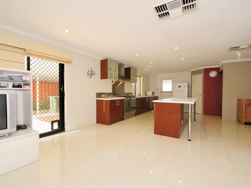 91 Bennett Street, Caversham WA 6055