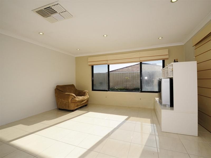 91 Bennett Street, Caversham WA 6055