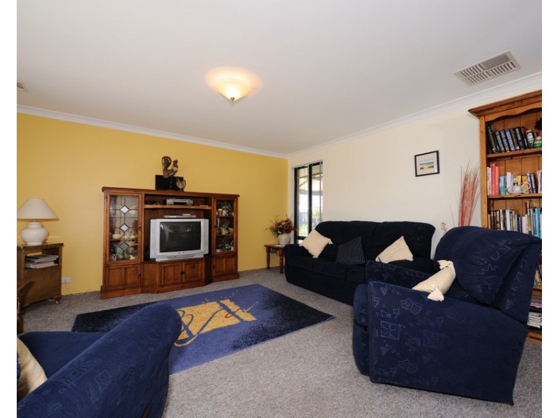 31 Brookside Gdns, Caversham WA 6055