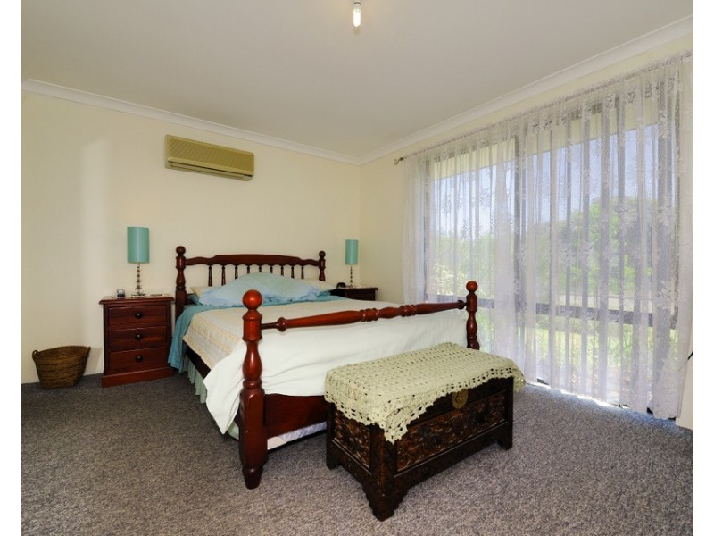 31 Brookside Gdns, Caversham WA 6055