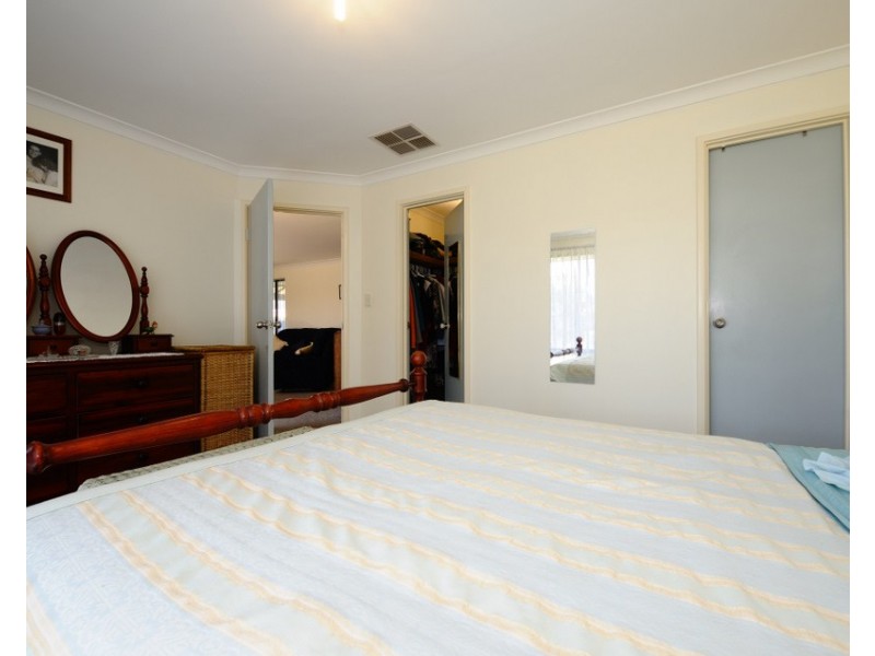 31 Brookside Gdns, Caversham WA 6055