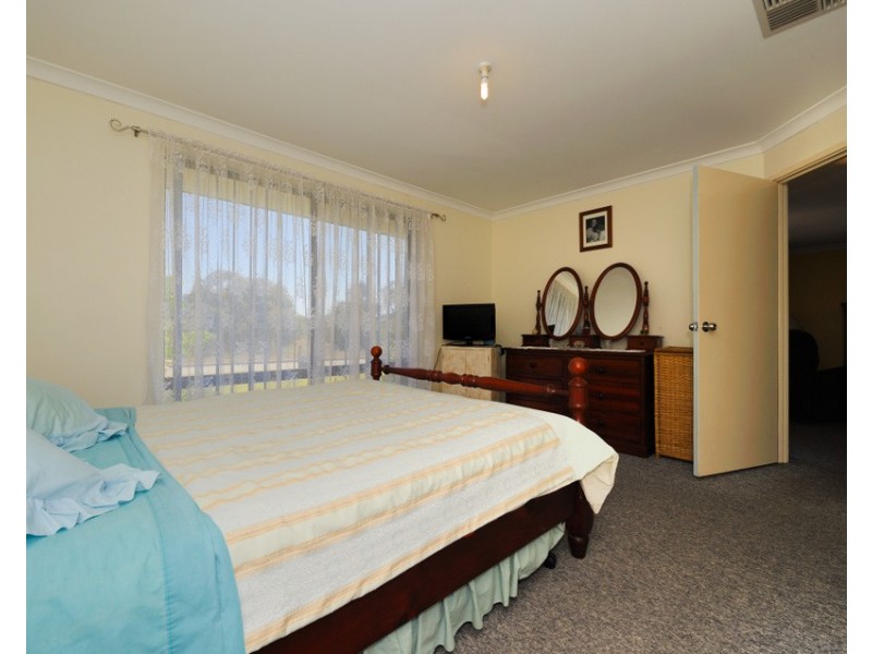 31 Brookside Gdns, Caversham WA 6055