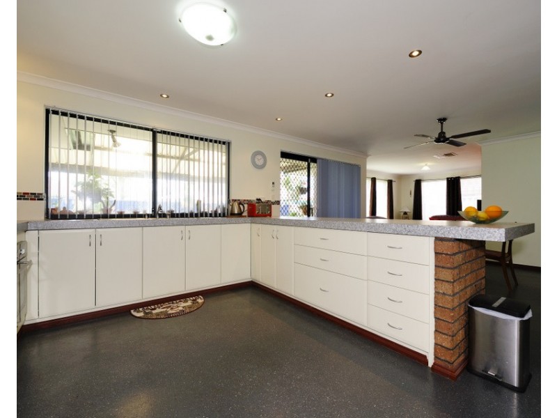 31 Brookside Gdns, Caversham WA 6055