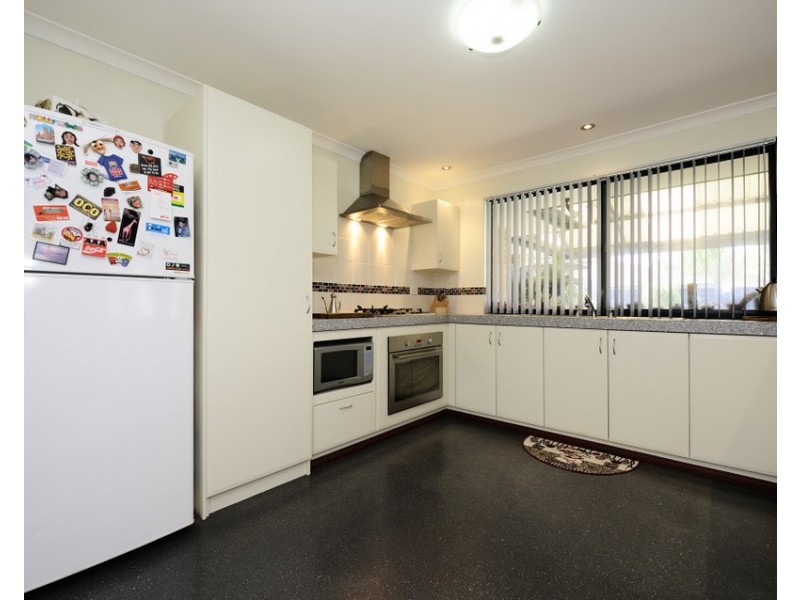 31 Brookside Gdns, Caversham WA 6055