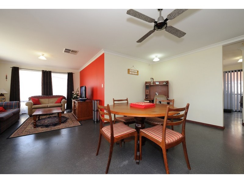 31 Brookside Gdns, Caversham WA 6055