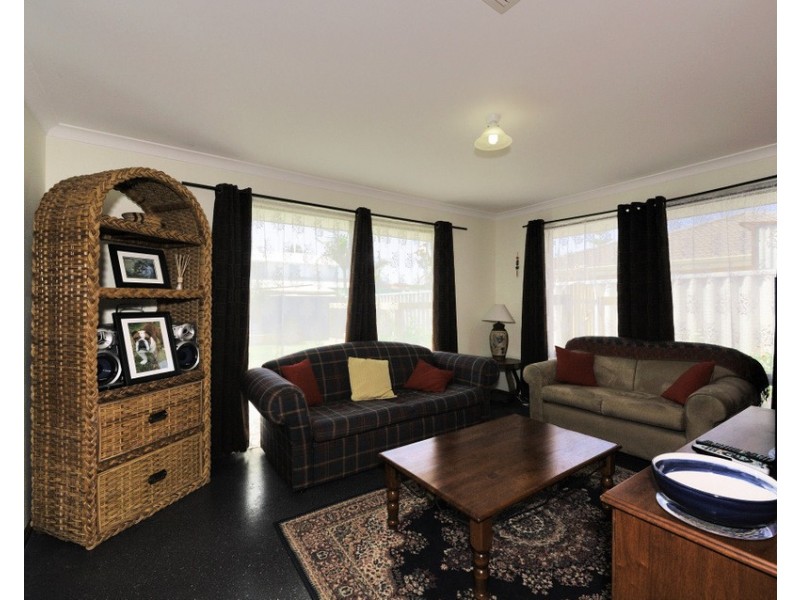 31 Brookside Gdns, Caversham WA 6055