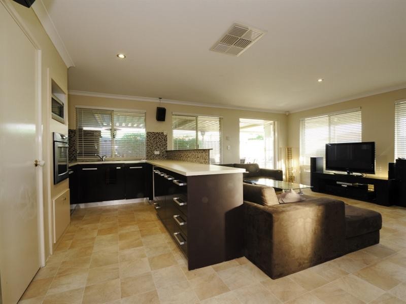 58 Gentle Circle, South Guildford WA 6055