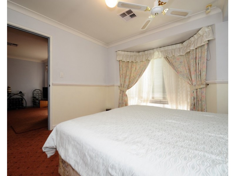 33 St Lawrence Drive, Beechboro WA 6063