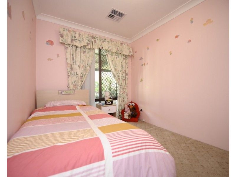 33 St Lawrence Drive, Beechboro WA 6063