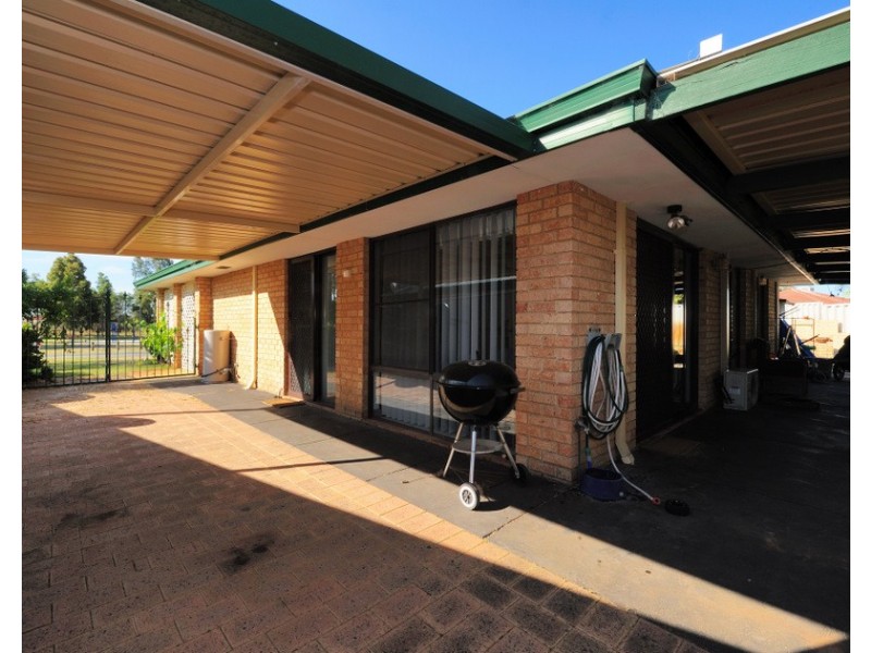 33 St Lawrence Drive, Beechboro WA 6063