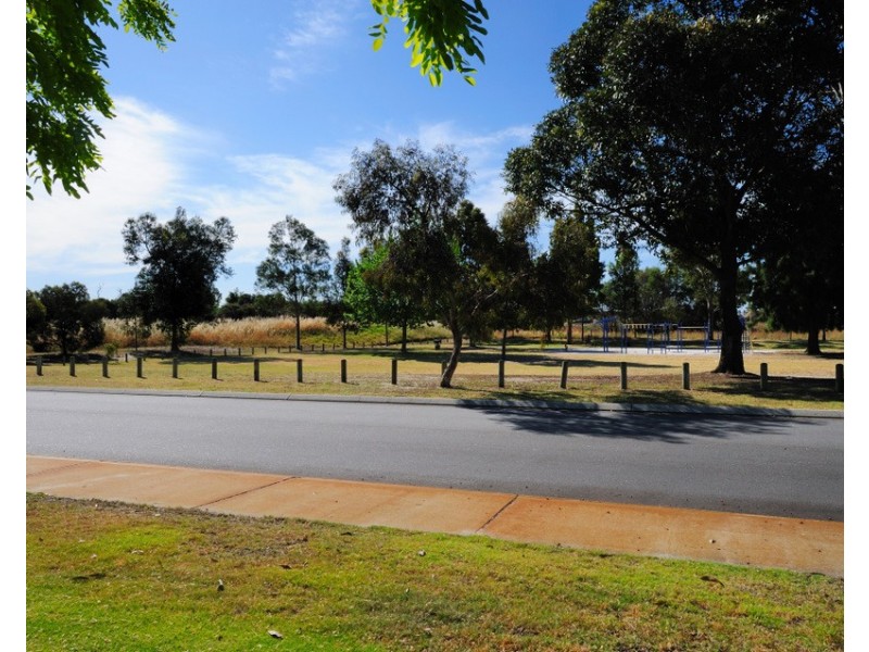 33 St Lawrence Drive, Beechboro WA 6063