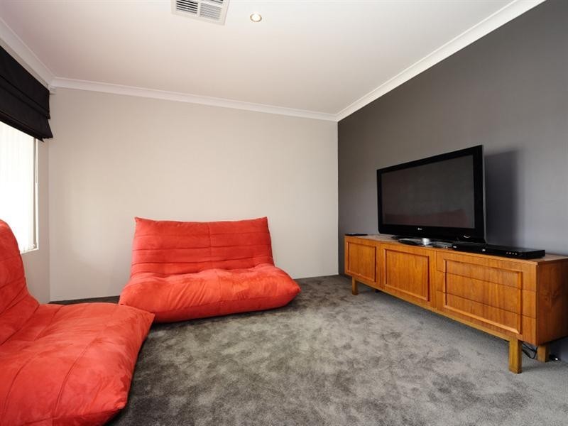 16 Turnstone Glade, Beechboro WA 6063