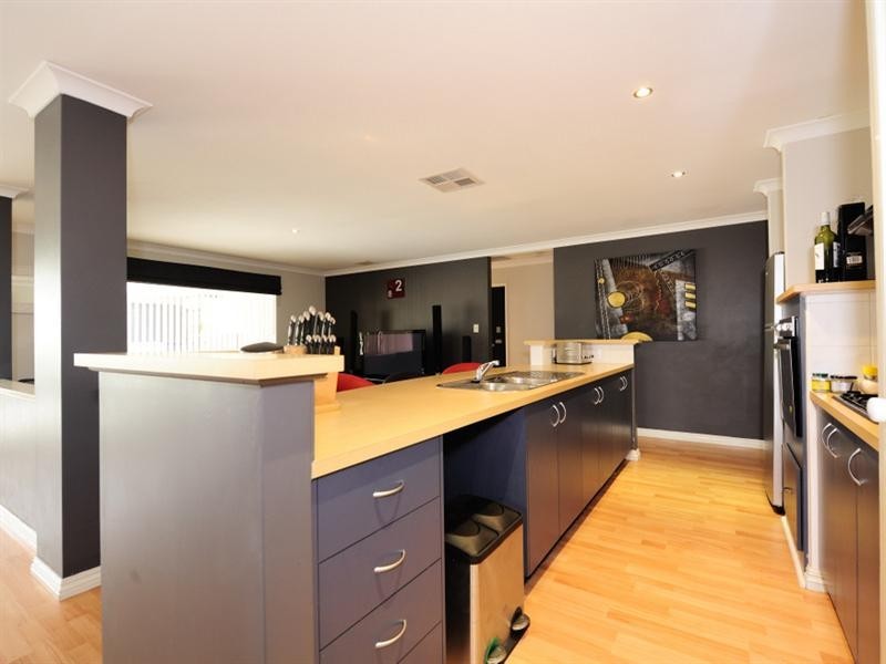 16 Turnstone Glade, Beechboro WA 6063