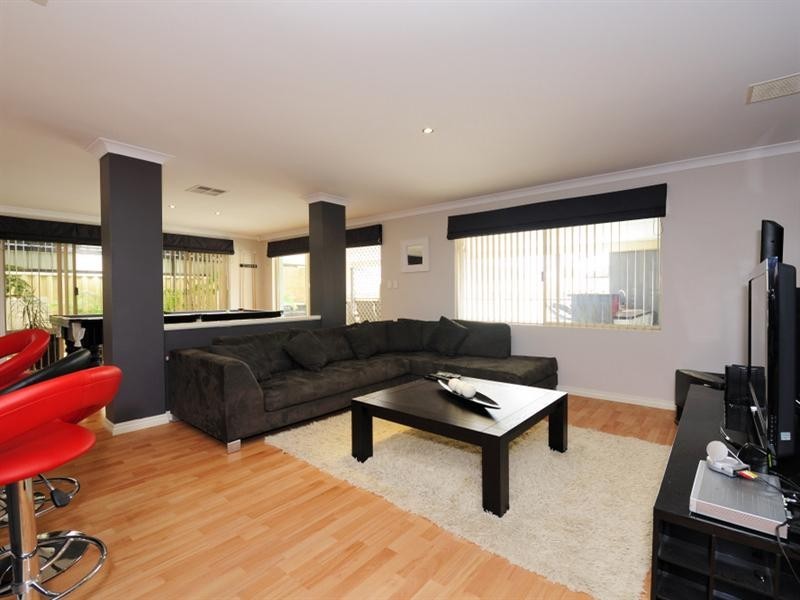 16 Turnstone Glade, Beechboro WA 6063