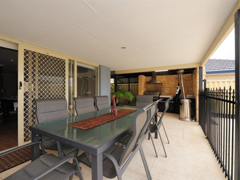 16 Turnstone Glade, Beechboro WA 6063