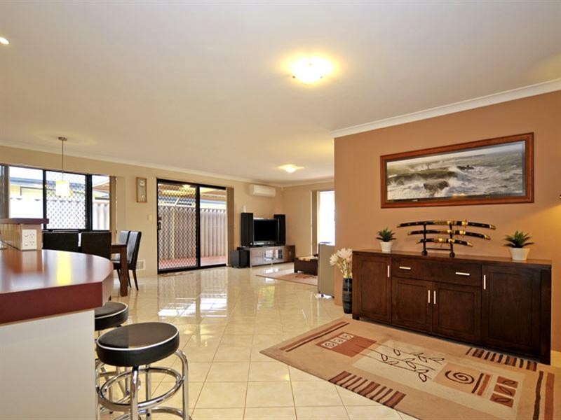 14 Hillwater Prom, Beechboro WA 6063