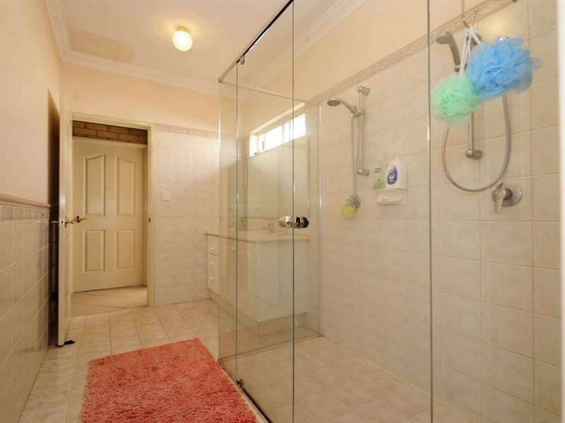 4 Sun Place, Beechboro WA 6063