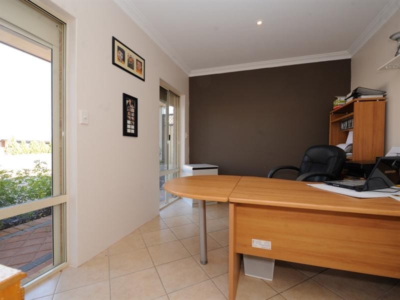 4 Sun Place, Beechboro WA 6063